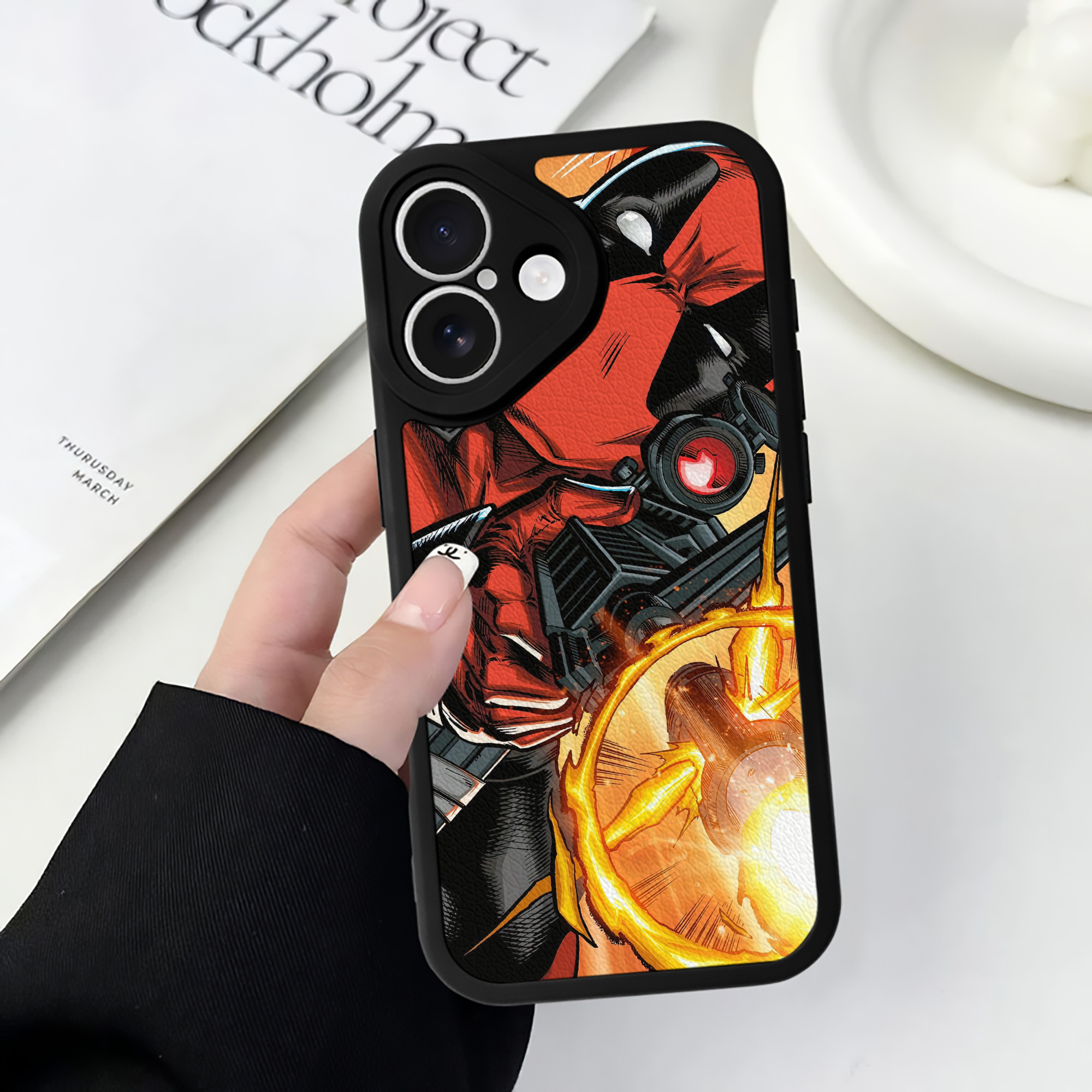 （画像用） Deadpool デッドプール 【iPhone 16シリーズ対応】シリコンスマホケース（レザー調） 材質：シリコン